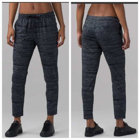 Lululemon Jet Crop Slim Luxtreme Size 4 - Picture 1 of 16